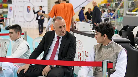 BALIKESİR'DE KILIÇLAR KONUŞUYOR: ESKRİMDE BİR İLK YAŞANIYOR