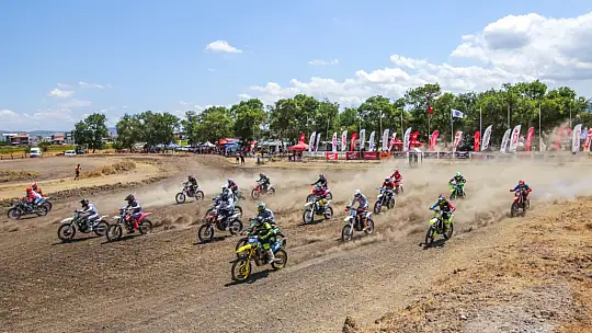 Türkiye Motokros Şampiyonası'nın İkinci Ayağı Gönen'de Nefes Kesti