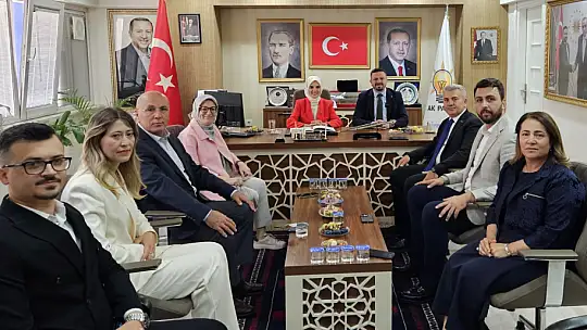 Bakan Mahinur Özdemir Göktaş AK Parti İl Başkanlığını Ziyaret Etti
