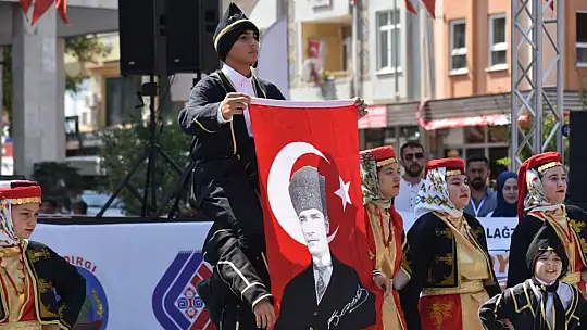 Yağcıbedir Uçan Halı Şenliğinin İlk Gününde Ekin Uzunlar Coşkusu