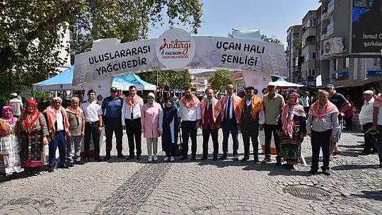 Yağcıbedir Uçan Halı Şenliğinin İlk Gününde Ekin Uzunlar Coşkusu