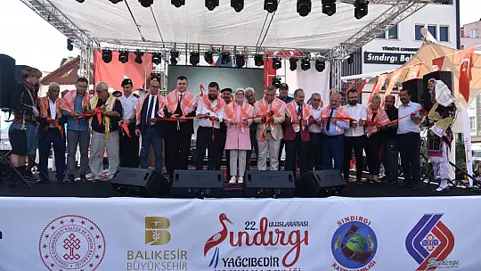 Yağcıbedir Uçan Halı Şenliğinin İlk Gününde Ekin Uzunlar Coşkusu
