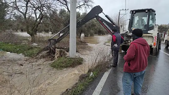 Mahsur kalan çiftlik sahiplerinin imdadına Belediye yetişti.