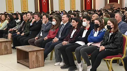 Başkan Yılmaz Z kuşağıyla buluşmaya devam ediyor