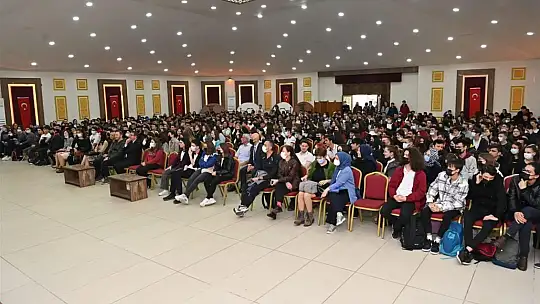 Başkan Yılmaz Z kuşağıyla buluşmaya devam ediyor