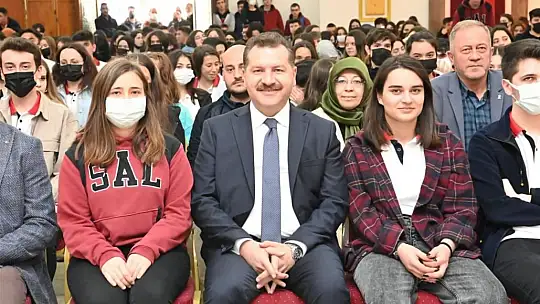 Başkan Yılmaz Z kuşağıyla buluşmaya devam ediyor