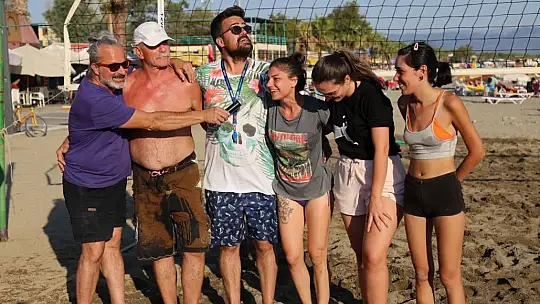 Edremit Sahilleri Plaj Voleybolu ile Renklendi