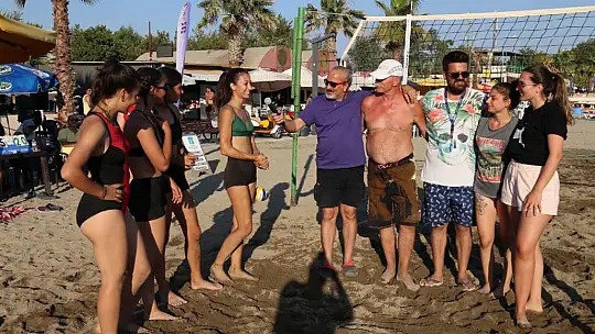 Edremit Sahilleri Plaj Voleybolu ile Renklendi