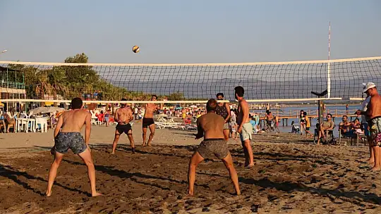 Edremit Sahilleri Plaj Voleybolu ile Renklendi