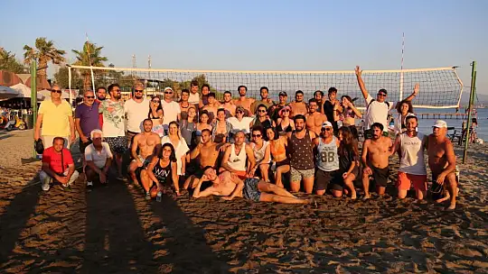 Edremit Sahilleri Plaj Voleybolu ile Renklendi