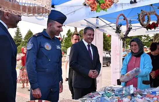 Altıeylül Sosyal Dayanışma Merkezi'nin Kurs Sonu Sergisi Açıldı