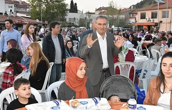 Balıkesir'in En Büyük İftar Sofrası Bigadiç'te Kuruldu