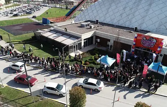 Başkan Yılmaz'dan karne hediyesi, ücretsiz Çocuk Köyü