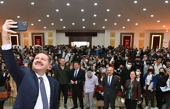 Başkan Yılmaz Z kuşağıyla buluşmaya devam ediyor