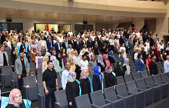 BAÜN İlahiyat Fakültesi'nde Mezuniyet Sevinci