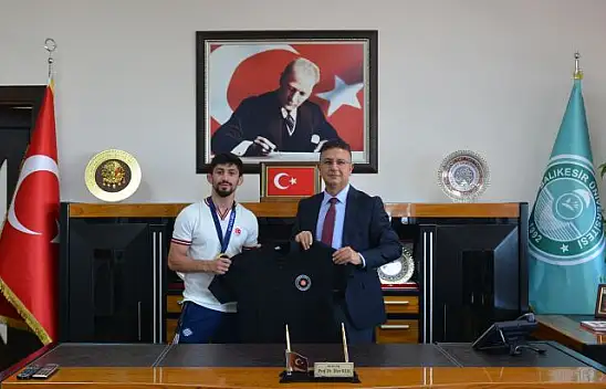 BAÜN'lü Şampiyon Sporcudan, Rektör Prof. Dr. İlter Kuş'a Ziyaret
