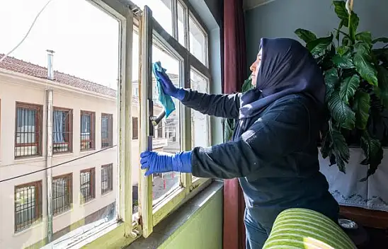 BAYRAM ÖNCESİ YAŞLI VE KİMSESİZLERE EV TEMİZLİĞİ VE KUAFÖRLÜK HİZMETİ