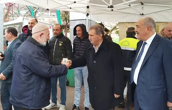 Bigadiç'te ücretsiz süt dağıtıldı