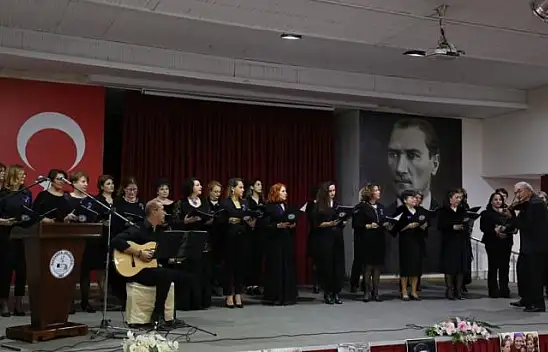 Burhaniye Kent Konseyi Çok Sesli Korosu İlk Konserini Yaptı