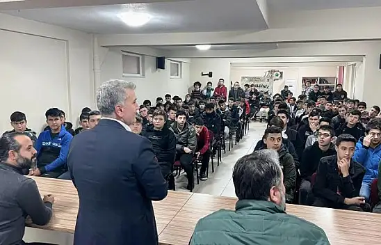 Canbey Mezunu Olduğu Okulda Liseli Gençlerle Buluştu