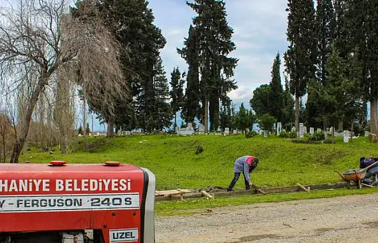 Çoruk Mezarlığı'nın Yıkılan Duvarı Onarıldı