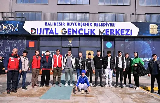 Depremzede Gençler Balıkesir'in Tarihi ve Kültürel Yerlerini Gezdi