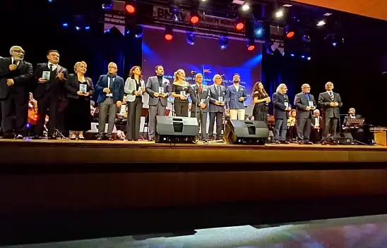 İsmail Özkan Ödüle Doymuyor…