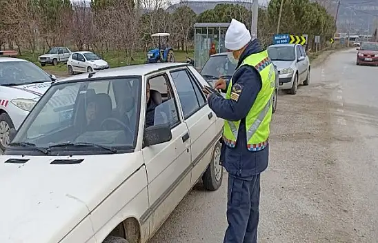 Jandarma tarafından 17 araç trafikten men edildi
