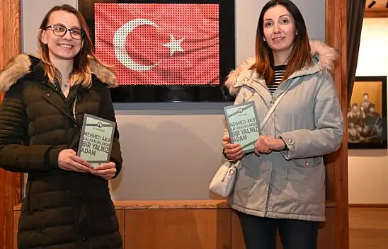 Karesi Atatürk Evi Ziyaretçilerine Kitap Sürprizi