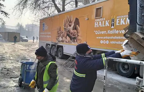 Karesi Belediyesi Temizlik Ekibi Deprem Bölgesinde