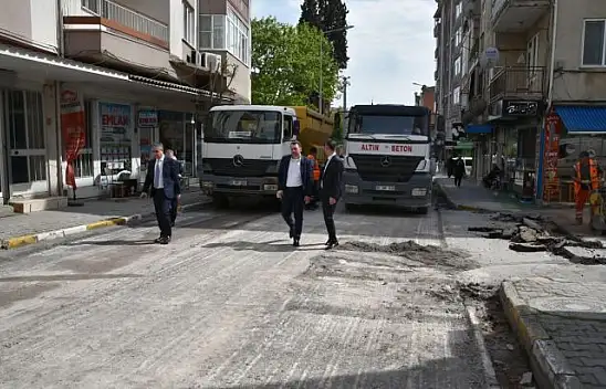 Karesi ve Altıeylül'de Büyükşehir'den tam gaz asfalt