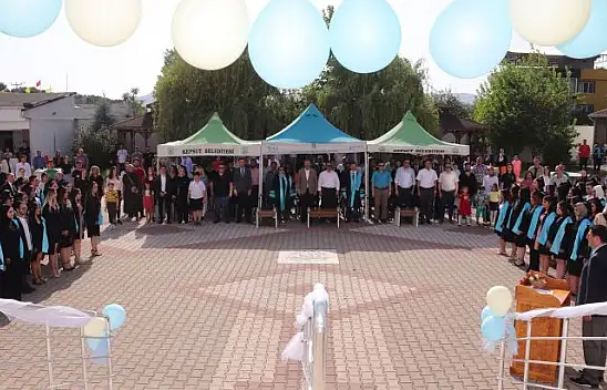 Kepsut MYO'da Mezuniyet Coşkusu