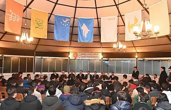 KYK'da Öğrencilerle Çay İçerek Söyleşi Yaptılar