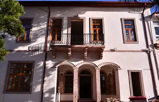 Tarihi Binalar Restore Ediliyor