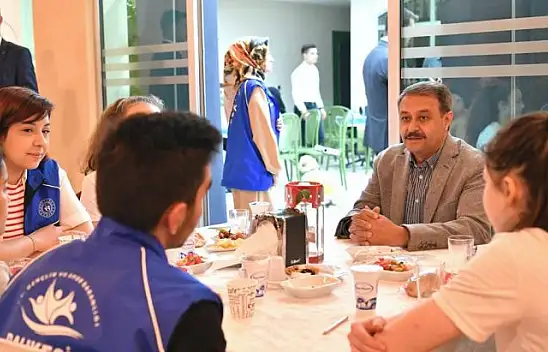 Vali Şıldak Gençler ve Sporcularla İftarda Bir Araya Geldi