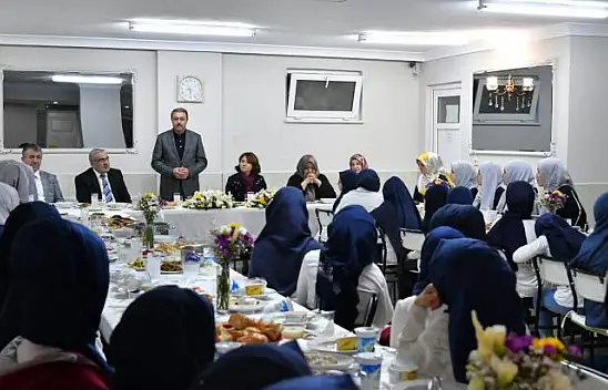 Vali Şıldak Kuran Kursunda Öğrencilerle İftar Yaptı