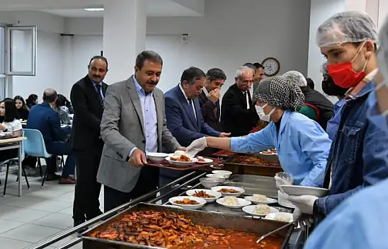 Vali Şıldak Öğrencilerin İftar Sofrasına Misafir Oldu