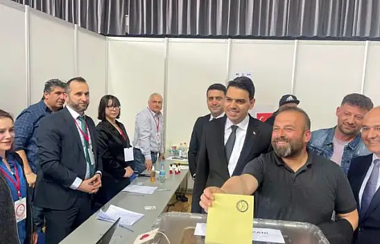 Yurt Dışındaki Türkler Sandıklara Akın Etti…