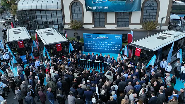 13 yeni araç hizmette...  Akın: 'Yolları değil, gönülleri de birbirine bağladık'