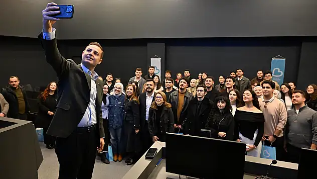 Akın: 'Gençlerimizin her talebi bizim önceliğimiz'