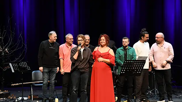 Avlu'da Sezen Aksu Şarkıları Konseri'ne yoğun ilgi