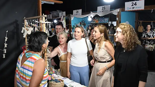 Ayvalık'ta Kadın Emeği Çarşısı'na yoğun ilgi