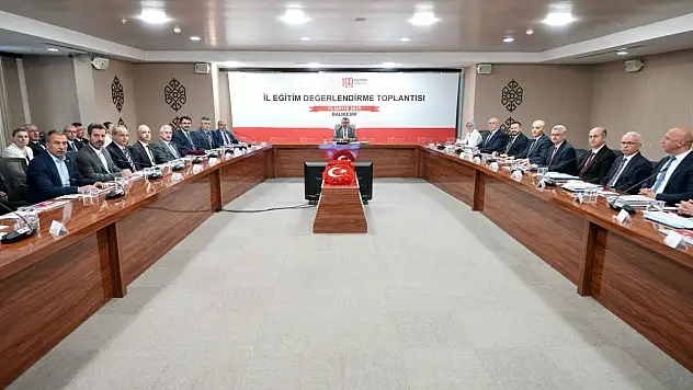 Bakan Tekin, Balıkesir'de İl Eğitim Değerlendirme Toplantısına Katıldı