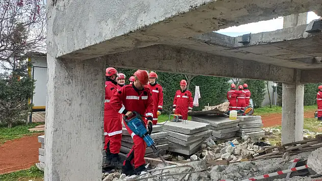 Balıkesir İtfaiyesi'nin kahramanları afetlere karşı güçleniyor