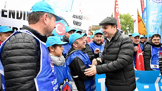 Başkan Akın 1 Mayıs'ı emekçilerle birlikte kutladı