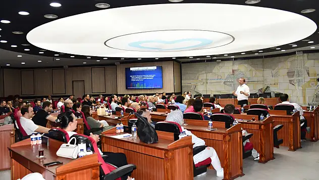 Büyükşehir'de Personele Akıllı Şehir Stratejisi Anlatıldı