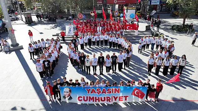 CUMHURİYETİMİZİN 102. YILI BURHANİYE'DE COŞKUYLA KUTLANDI