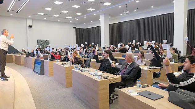 YAPAY ZEKA UZMANLIK EĞİTİMİ'NİN İLK GÜNÜ TAMAMLANDI!