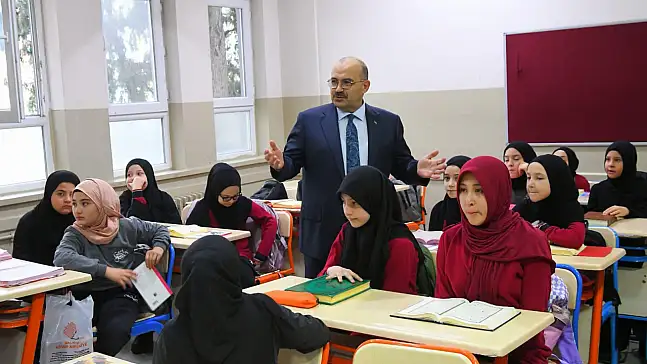 Vali Ustaoğlu Gazi İmam Hatip'te  Geleceğin Hafızlarına Anlamlı Ziyaret