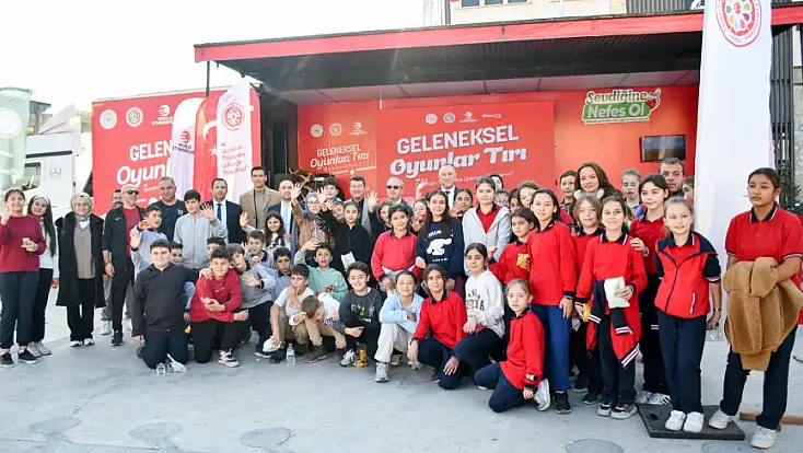 Kültürel Değerler, Geleneksel Oyunlar Tırı ile Sındırgı’da Yaşatıldı